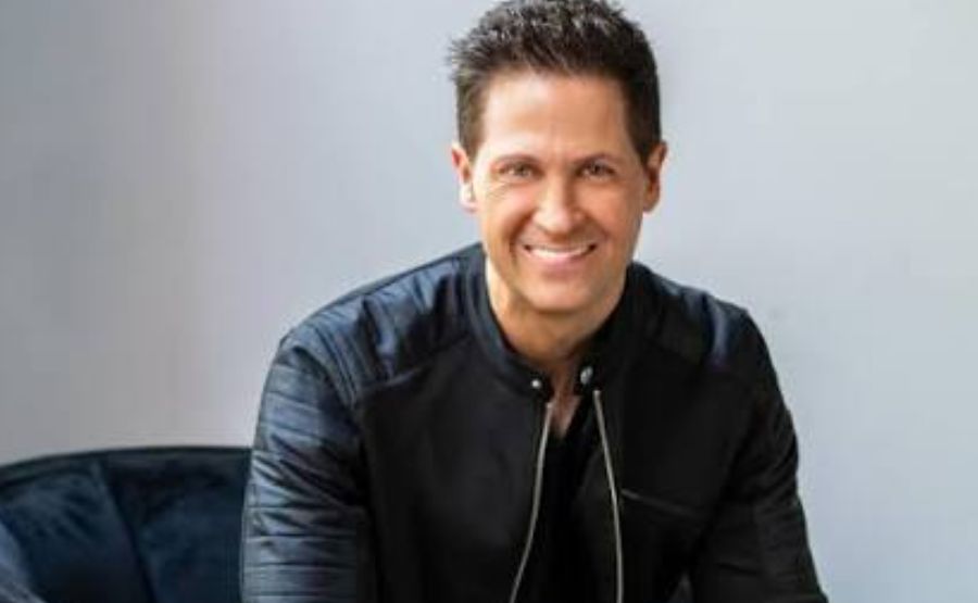 Wes Hampton Net Worth: The Gospel Tenor Who Almost Became a Doctor (And Thank God He Didn't)