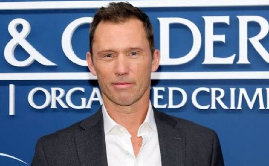 Jeffrey Donovan: The Guy Who Grew Up With No Electricity and Ended Up Playing Both Kennedy Brothers